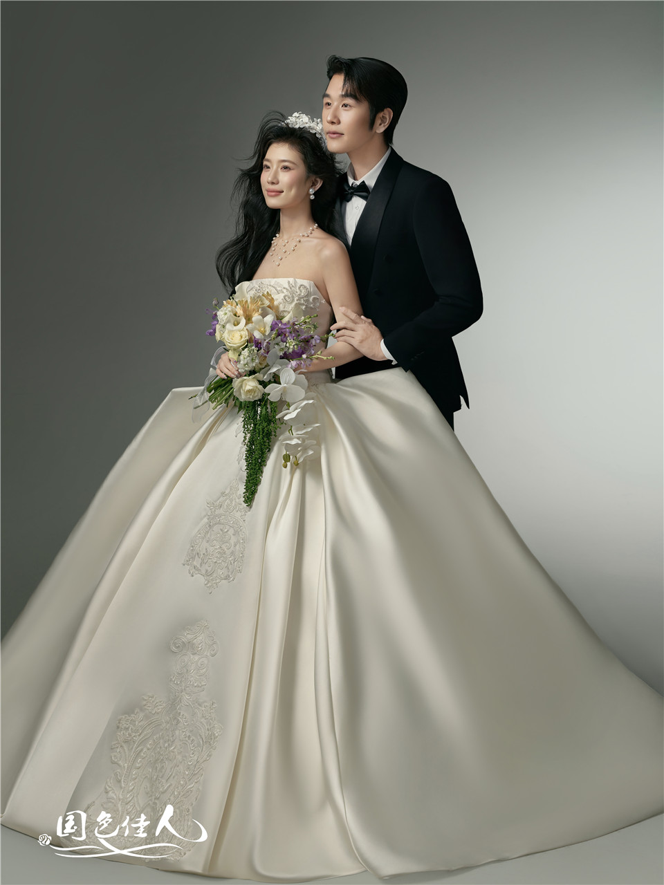 厦门婚纱摄影推荐口碑排名前十风格内景婚纱照