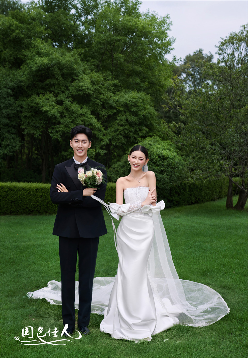 厦门旅拍|高级感活人感草坪婚纱照 谁看谁心动