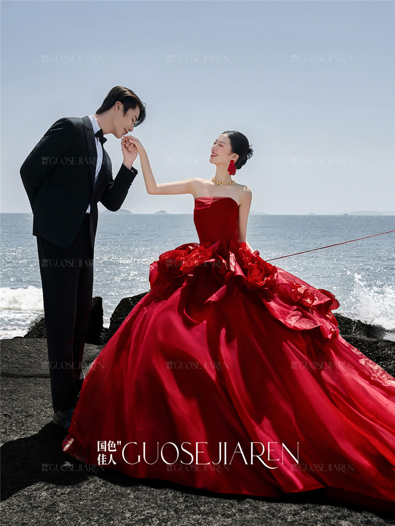 厦门婚纱照推荐红纱礁石海景婚纱照