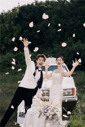 厦门婚纱照推荐老爷车婚纱照草坪森系婚纱照
