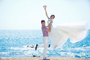  新娘的完美妆容能为婚礼上的自己增加迷人的光