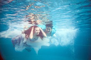 摄影师如何拍好优秀的水下婚纱照作品