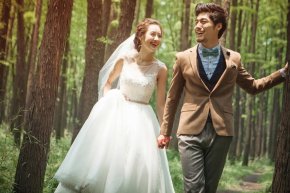 在厦门拍婚纱照摄影师能拍出新娘奢华的气质之