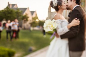 龙岩去厦门拍婚纱照时是如何选择与礼服搭配的