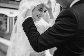 在厦门拍婚纱照有多种款式的婚纱会突出新娘优