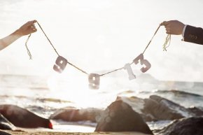 新娘如何选好美丽的婚鞋是要根椐配饰及拍摄场