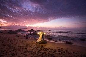 无肩带婚纱穿戴技巧在拍婚纱照之前需作一定的