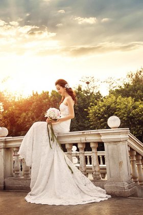 装饰品与精致的装修若搭配得当会增加婚纱现场