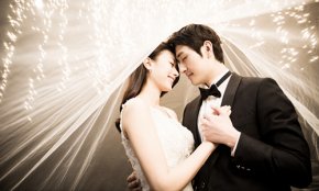 随机应变对付下雨天的婚礼-厦门拍婚纱照