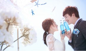 夏季打造出沁凉的美妆-水下婚纱摄影