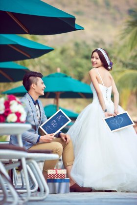 新娘长发或短发在婚纱影楼里都能做出好的造型