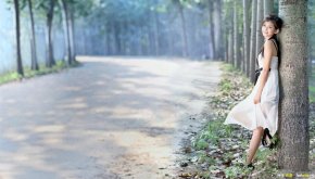 朦胧美近视姑娘拍婚纱准备-水下婚纱摄影