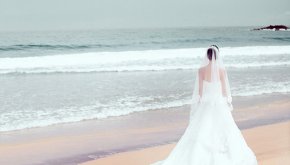 明净瞳孔里的爱情-水下婚纱摄影