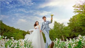 嫁衣七大设计点亮你的婚礼-厦门拍婚纱照