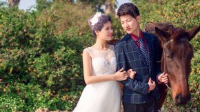     拍婚纱照麻花式给美丽增色