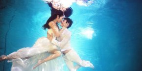 流行下的水下婚纱照要注意什么