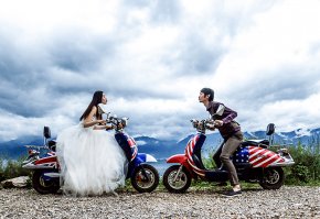 婚纱照中需要一套便装的混搭才更具个性