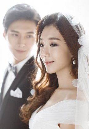 拍婚纱照攻略之美瞳颜色的选择让眼睛自然有神