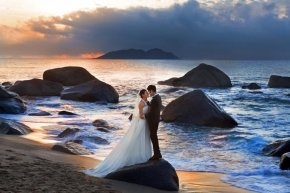 带着心爱的她在旅行中拍下见证爱情的婚纱照