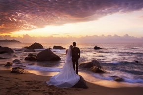 婚纱照是爱情的见证而大海则寓意相互包容