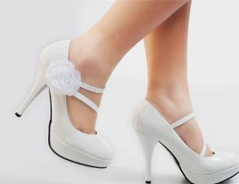 婚鞋选什么颜色好 完美搭配婚纱礼服