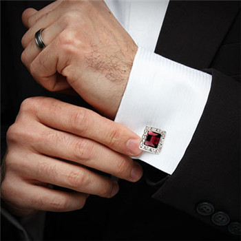 新郎配饰有哪些 新郎礼服搭配技巧