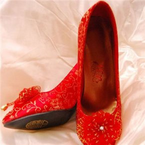 厦门婚纱照 婚鞋的完美选择搭配婚纱礼服